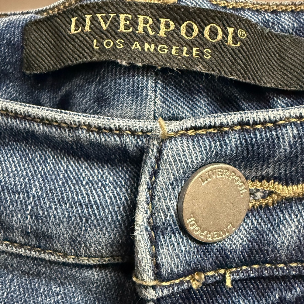 2/$29 on $20 Jeans. EUC Liverpool Light Blue Cropped Straight Leg Jeans w/Zips - Picture 3 of 7